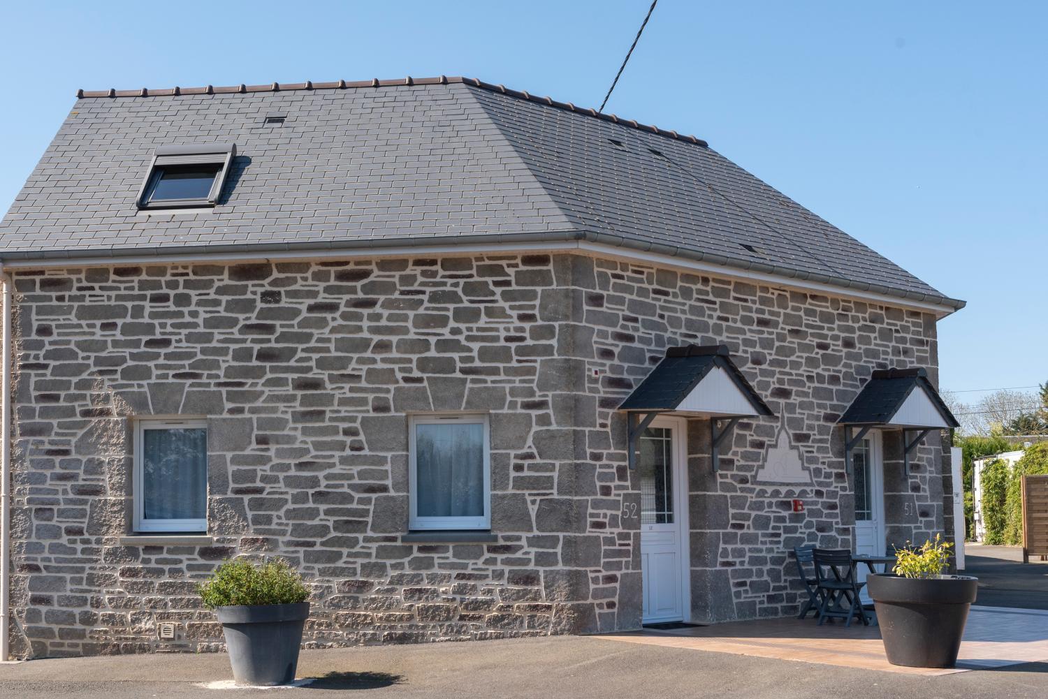 Parking | Hôtel-Restaurant Les Treize Assiettes